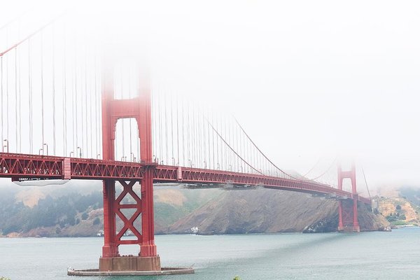 Día de niebla en el puente Golden Gate - Lámina artística