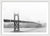 Día de niebla en el puente Golden Gate en blanco y negro - Lámina enmarcada