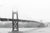 Día de niebla en el puente Golden Gate en blanco y negro - Lámina