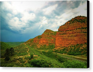 Impending thundestorms in Wyoming - Canvas Print